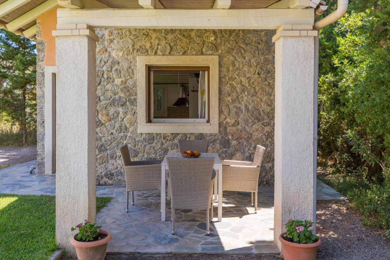 Petrinos Cottage Dafnila Exterior foto